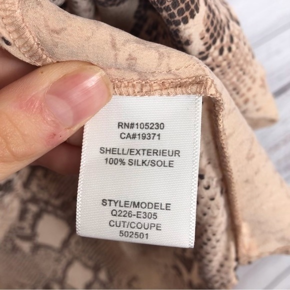 Equipment Feeme Riley Python‎ print 100% silk XSmall scoop neck popover blouse - Picture 5 of 6